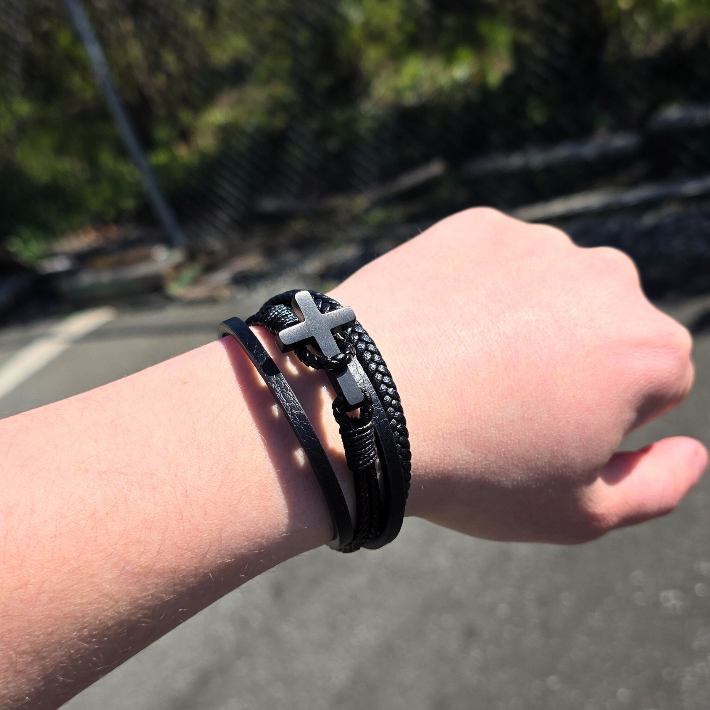 Men¡¯s Braided Leather Cross Bracelet