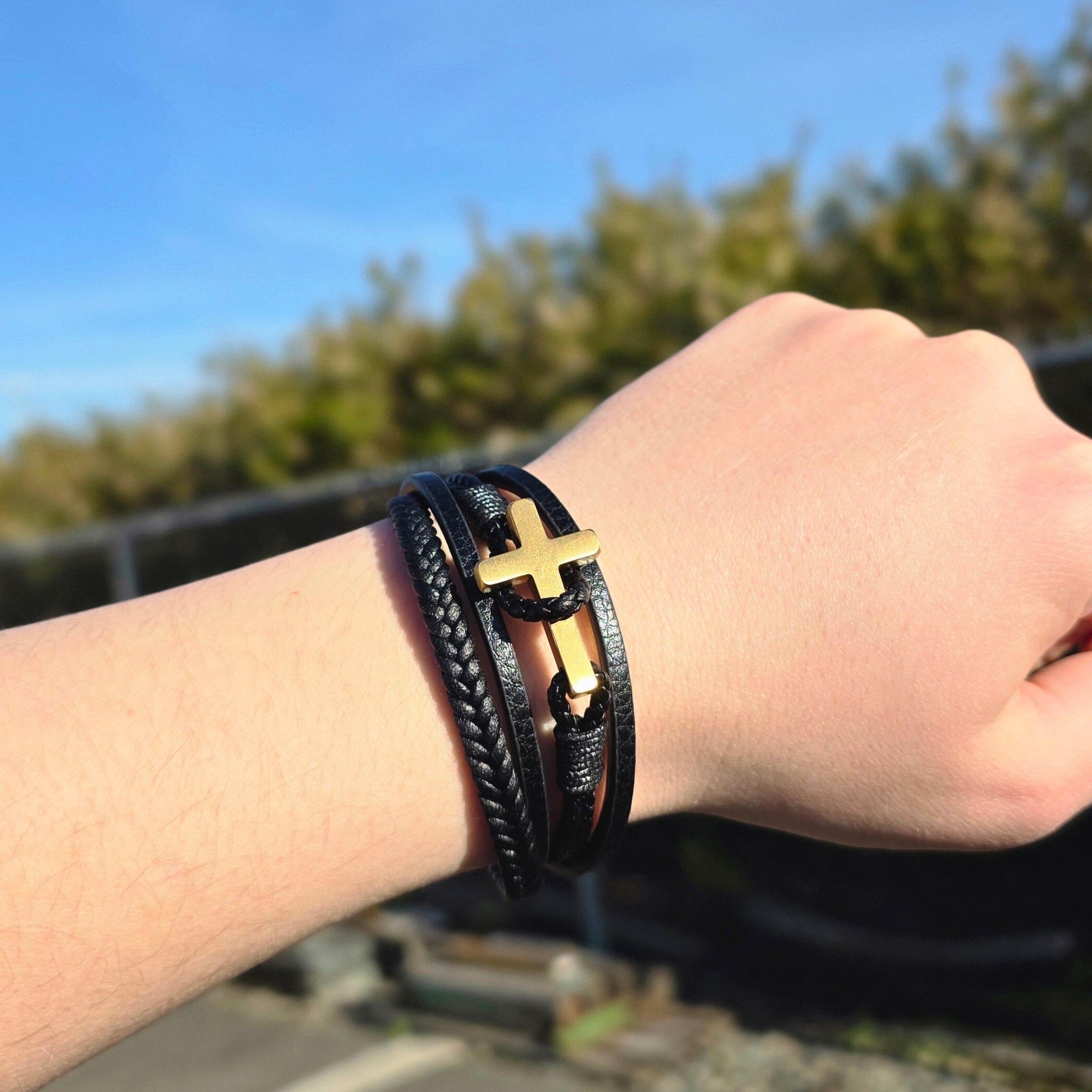 Men¡¯s Braided Leather Cross Bracelet